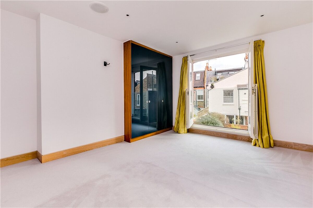 house for sale in Quarrendon Street, Peterborough Estate, Parsons Green