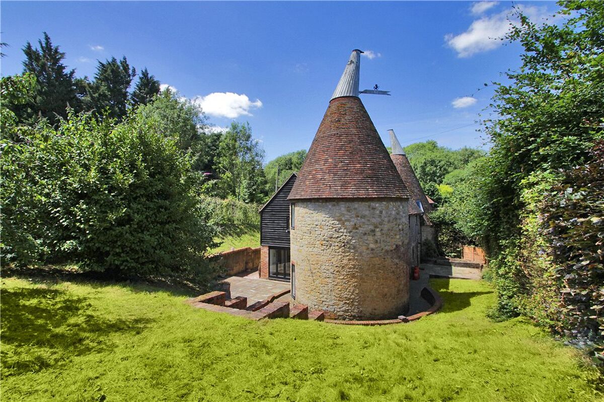 house for sale in Fairbourne Lane, Harrietsham, Maidstone, Kent, ME17