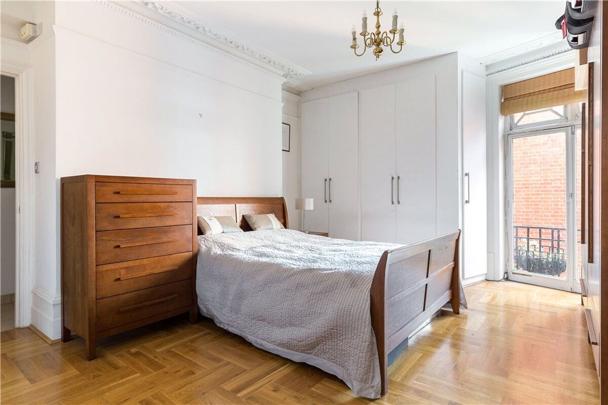 flat for sale in Abingdon Court, Abingdon Villas, London, W8