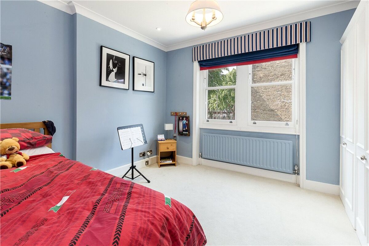 house for sale in Clapham Common West Side, Wandsworth, London, SW4