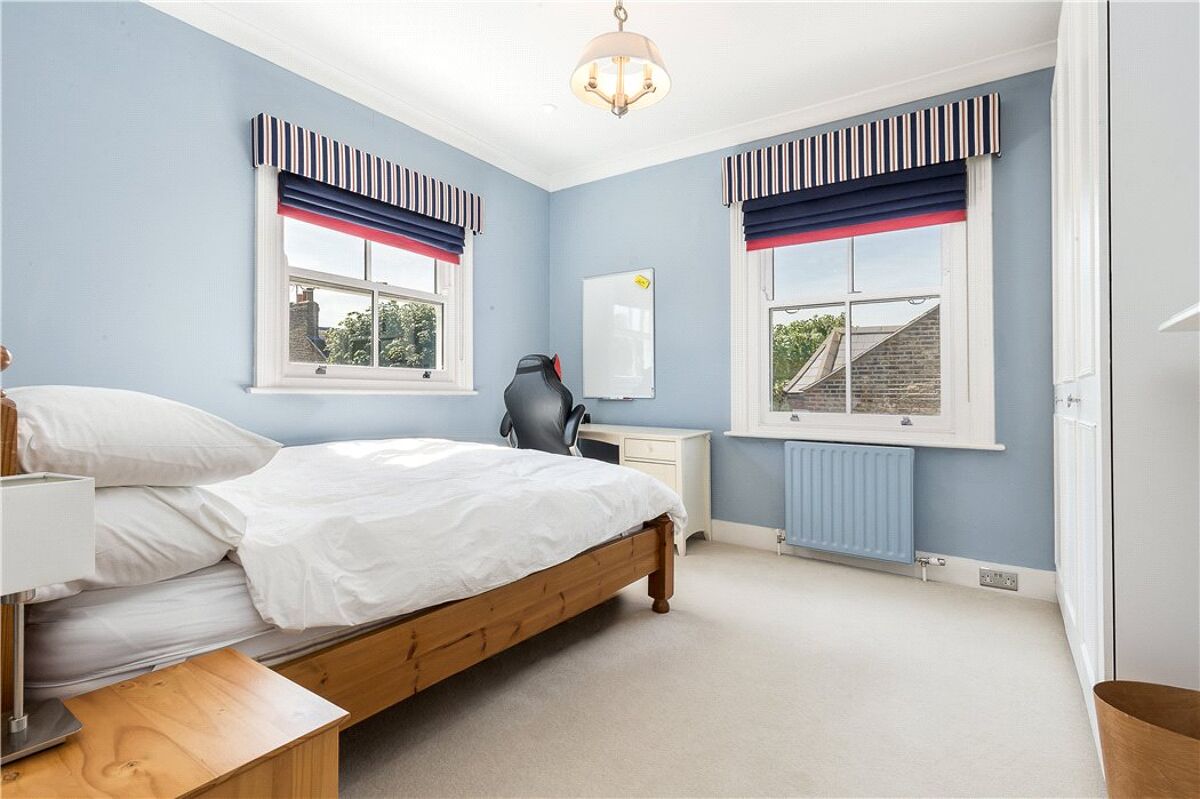 house for sale in Clapham Common West Side, Wandsworth, London, SW4