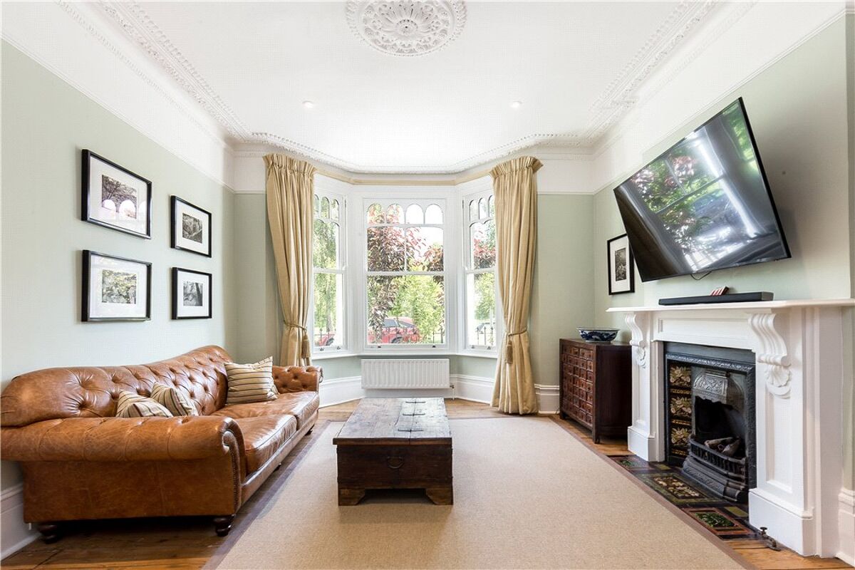 house for sale in Clapham Common West Side, Wandsworth, London, SW4