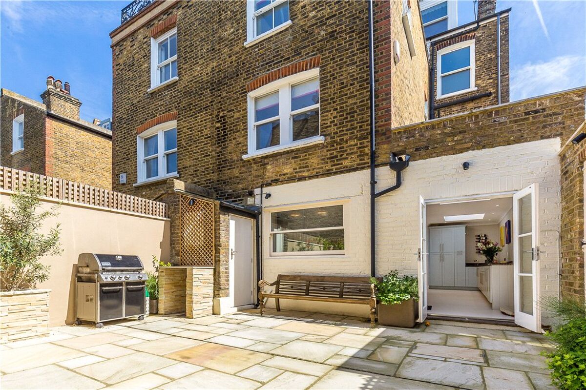 house for sale in Clapham Common West Side, Wandsworth, London, SW4