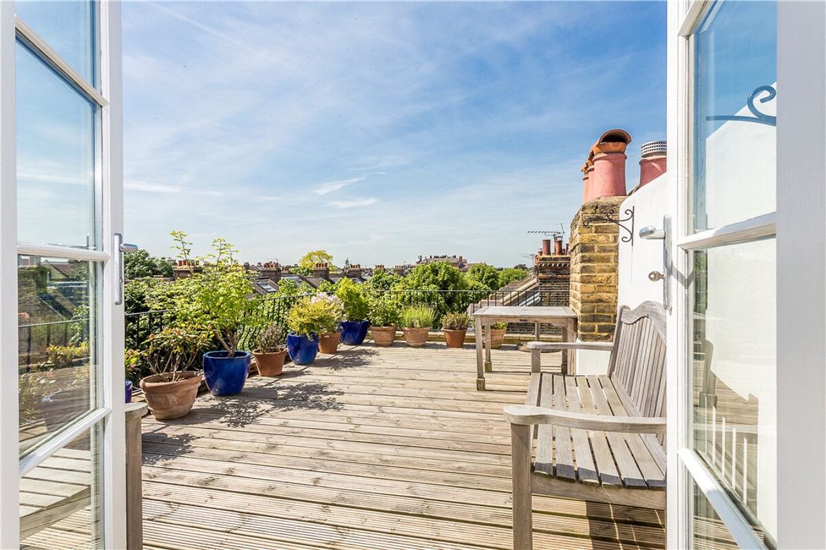 house for sale in Clapham Common West Side, Wandsworth, London, SW4