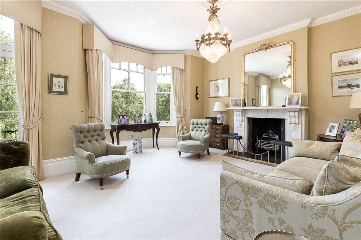 house for sale in Clapham Common West Side, Wandsworth, London, SW4