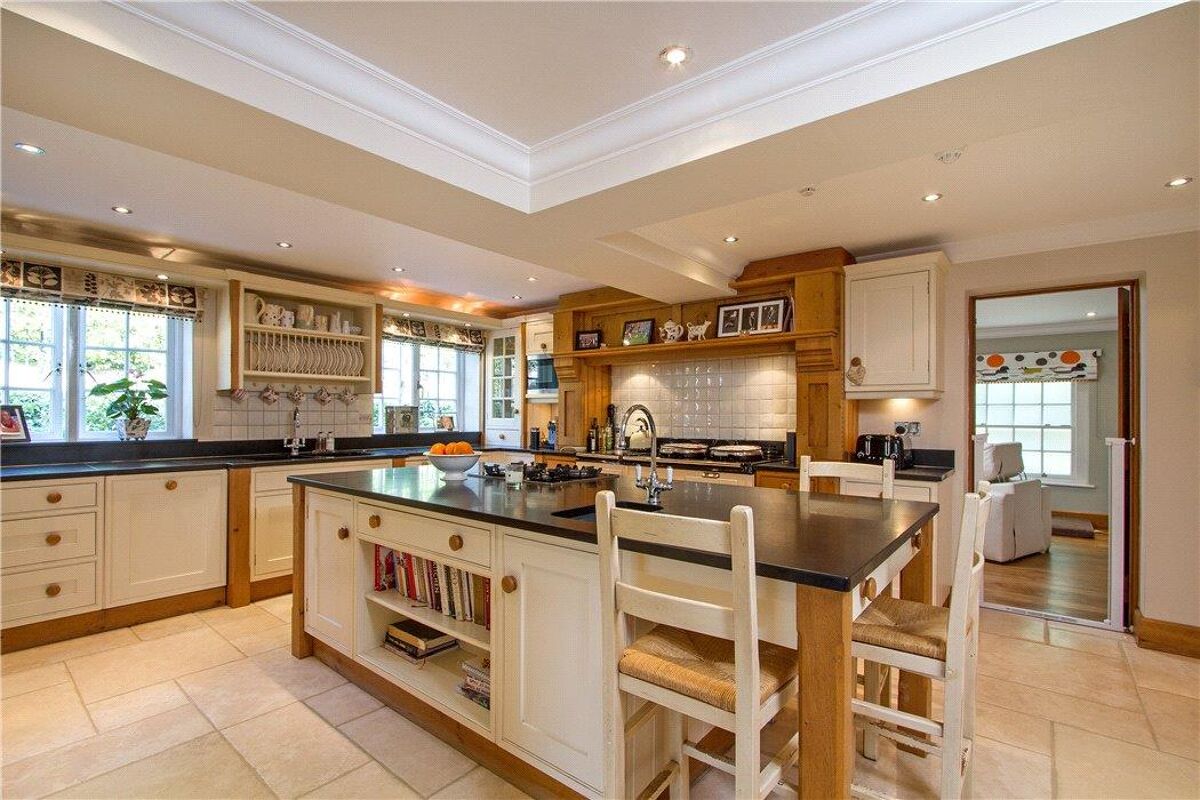 house for sale in Kennel Lane, Frensham, Farnham, Surrey, GU10