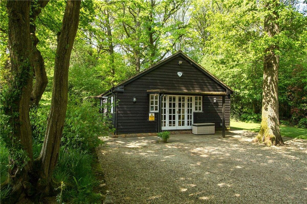 house for sale in Kennel Lane, Frensham, Farnham, Surrey, GU10