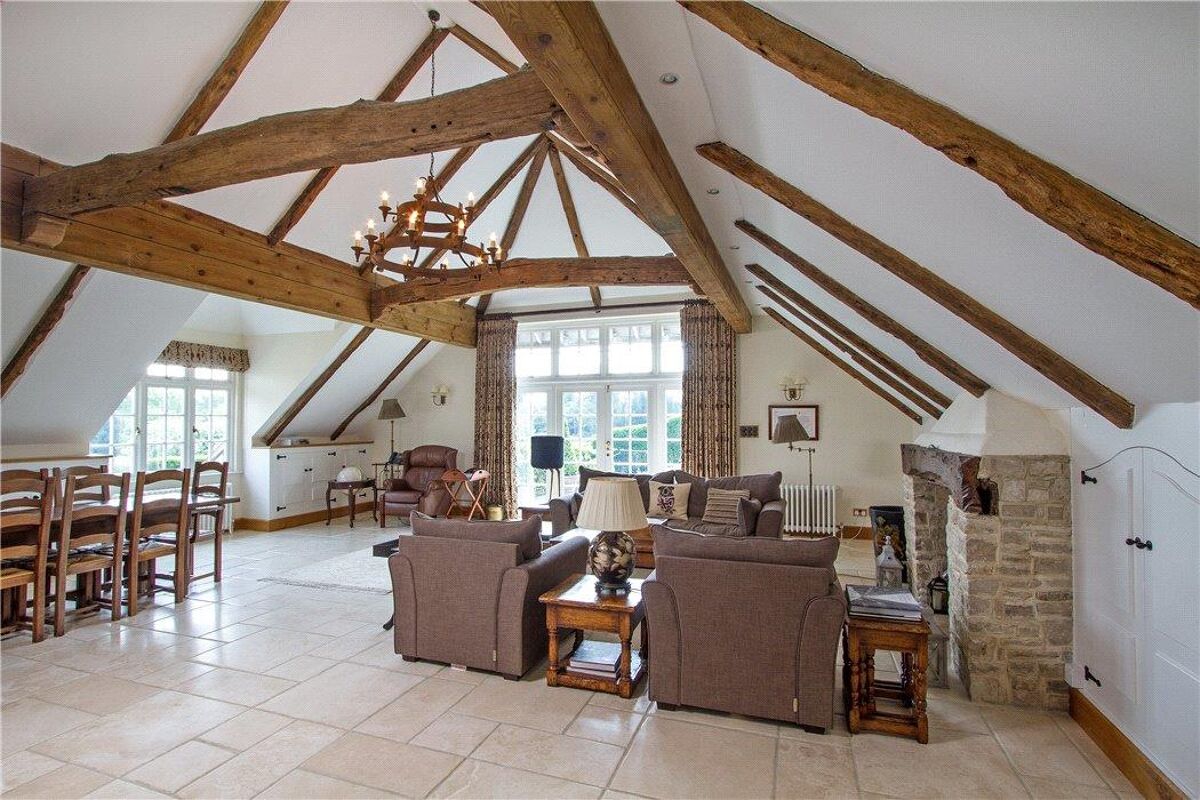 house for sale in Kennel Lane, Frensham, Farnham, Surrey, GU10