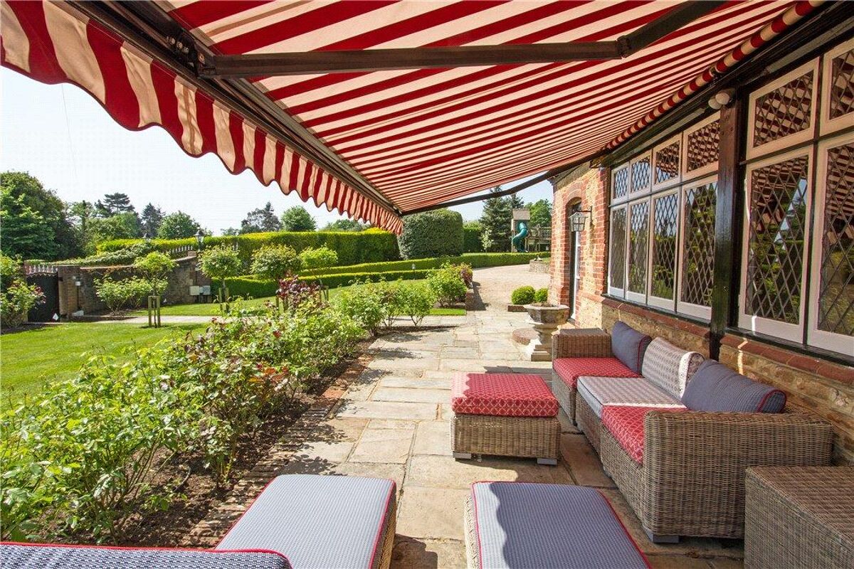 house for sale in Kennel Lane, Frensham, Farnham, Surrey, GU10