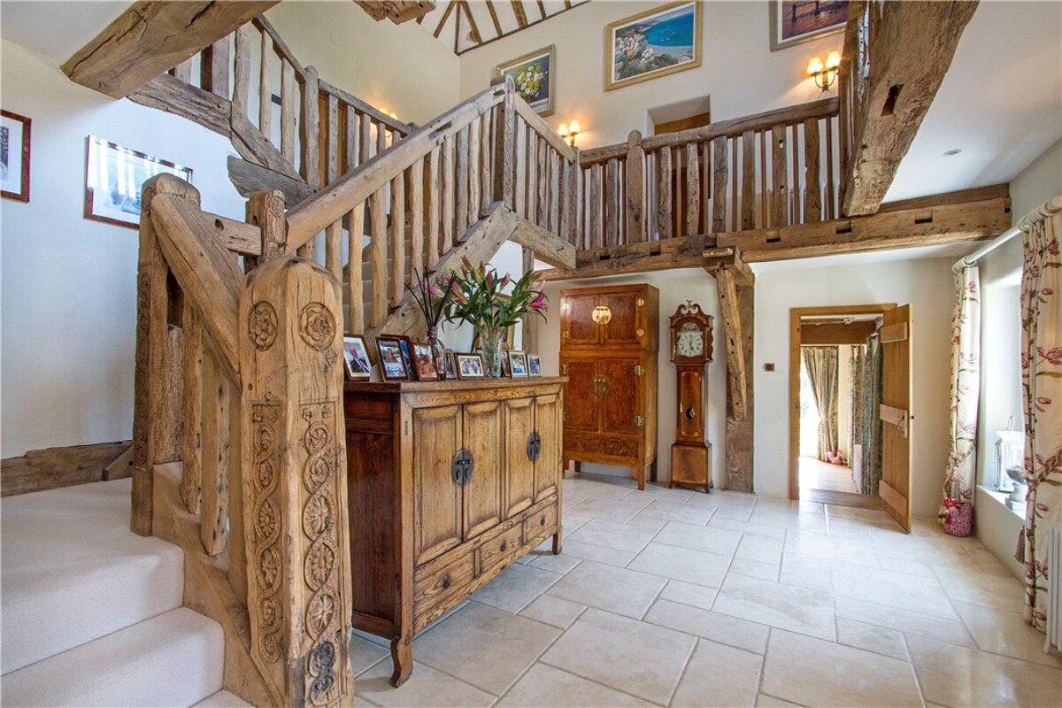 house for sale in Kennel Lane, Frensham, Farnham, Surrey, GU10