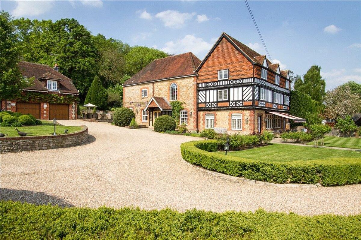 house for sale in Kennel Lane, Frensham, Farnham, Surrey, GU10