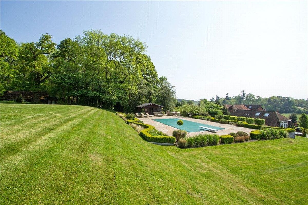 house for sale in Kennel Lane, Frensham, Farnham, Surrey, GU10