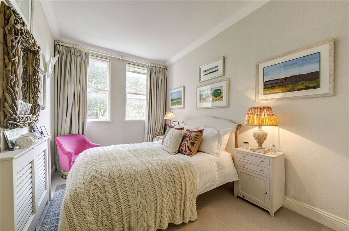 flat for sale in Bassett Road, North Kensington/Notting Hill, London