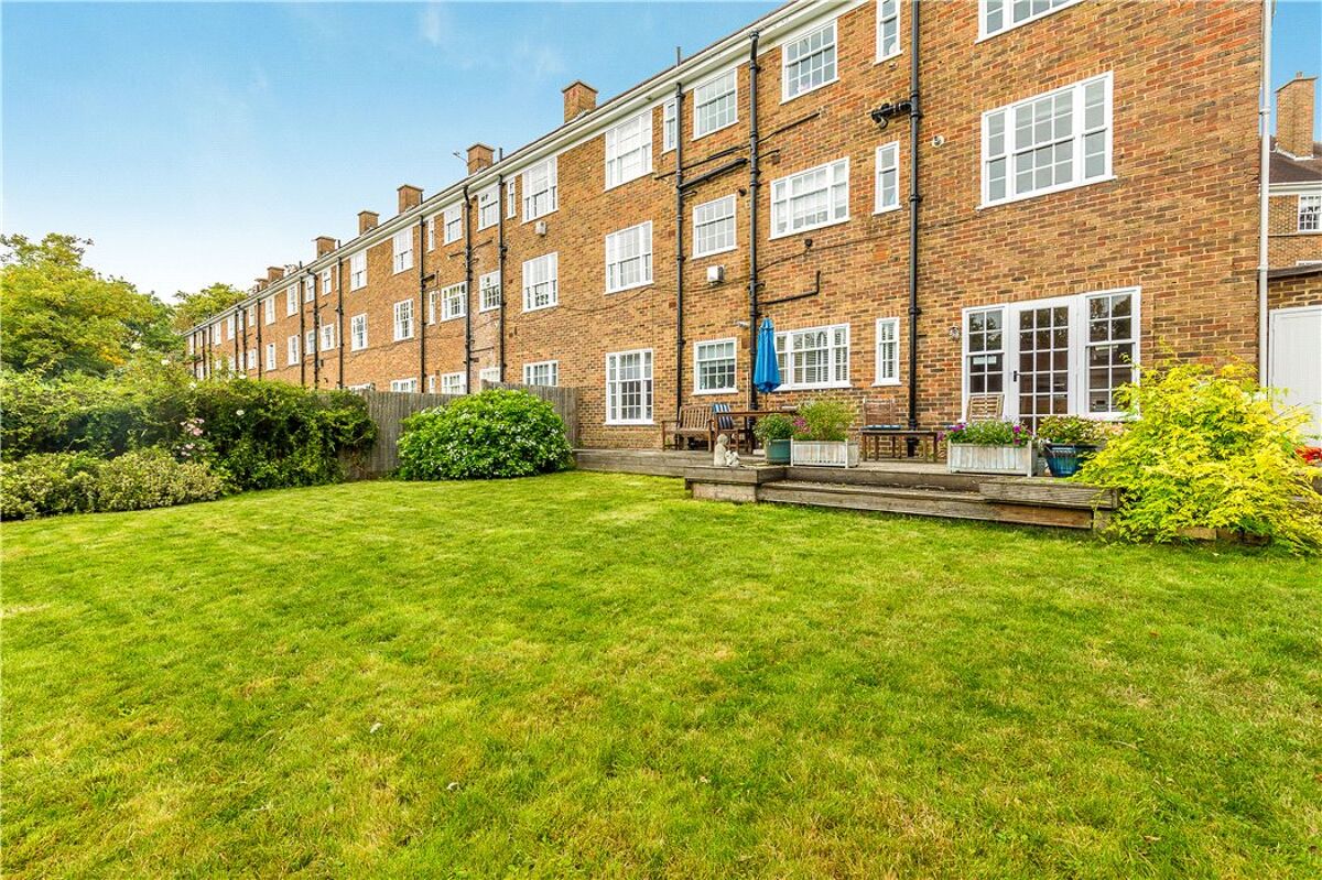 flat for sale in Stonehills Court, College Road, Dulwich, London, SE21