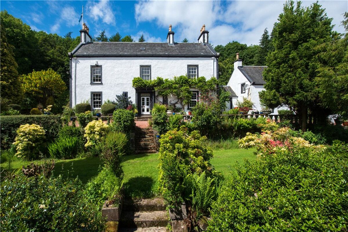 country-manor-house-for-sale-in-wales-for-40-000-but-why-is-it-so-cheap