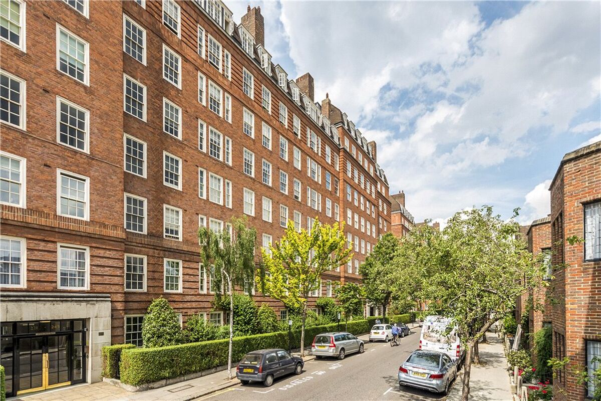 flat for sale in Cranmer Court, Whiteheads Grove, London, SW3 ...