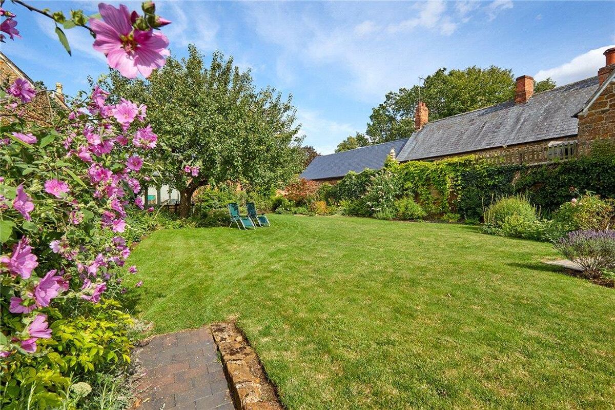 house for sale in The Green, Adderbury, Banbury, Oxfordshire, OX17 POD190727 Knight Frank