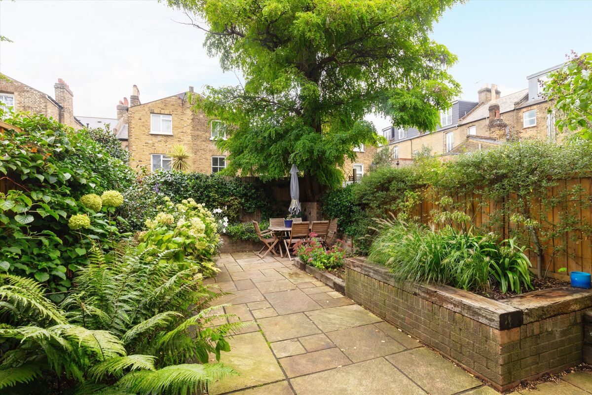 house for sale in Matham Grove, East Dulwich London SE22 POD190949