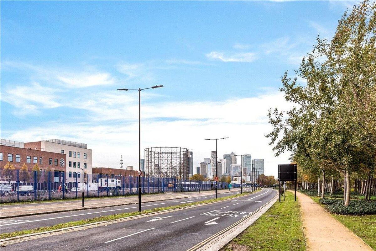 flat for sale in Gooch House, 2 Telcon Way, London, SE10 POD191179