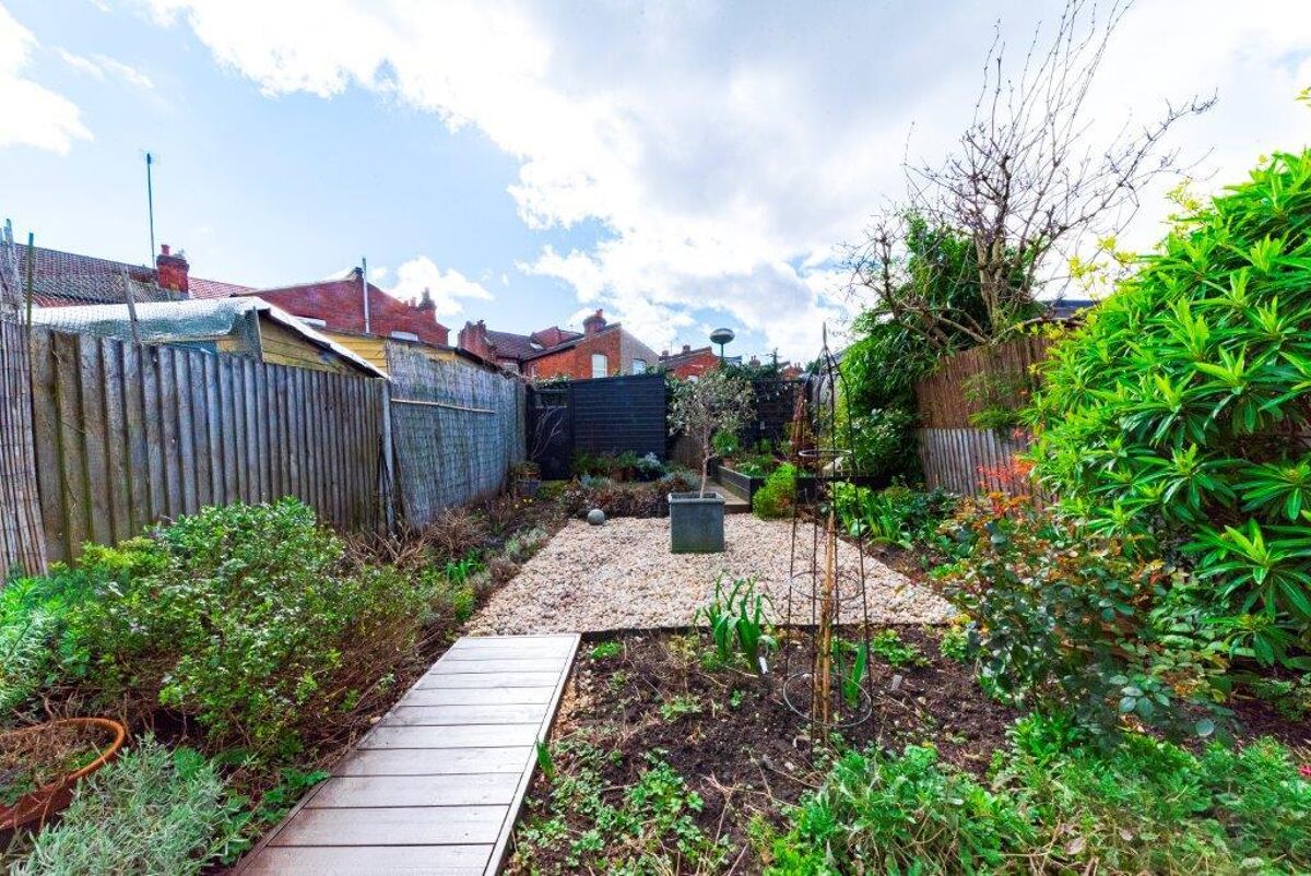 house for sale in Parkfield Road, London, NW10 QPK012057047 Knight