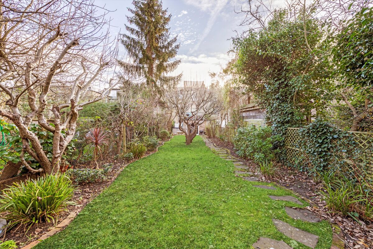 flat for sale in Winchester Avenue, Queen's Park, London, NW6