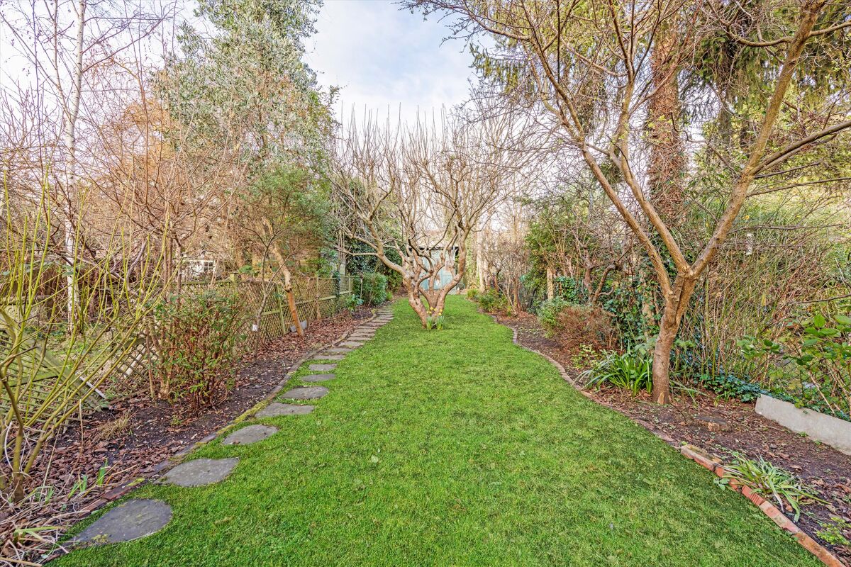 flat for sale in Winchester Avenue, Queen's Park, London, NW6