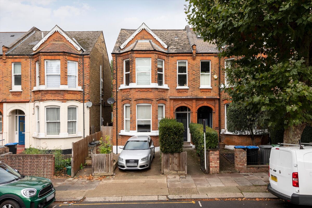 flat for sale in Wrentham Avenue, Queen's Park, London, NW10