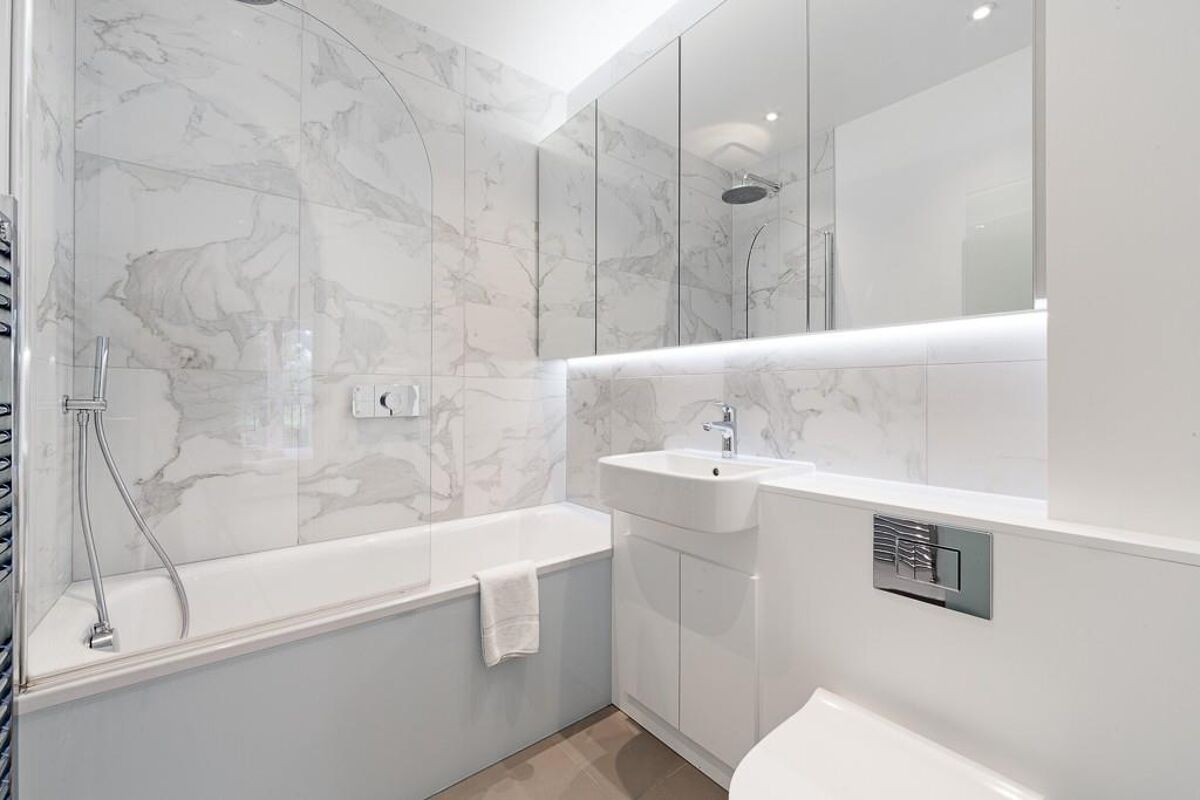 flat to rent in St Annes Court, Salusbury Road, Queens Park, London