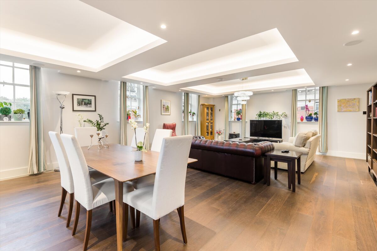 flat for sale in The Star and Garter, Richmond Hill, Richmond, TW10 RCH012025935 Knight Frank