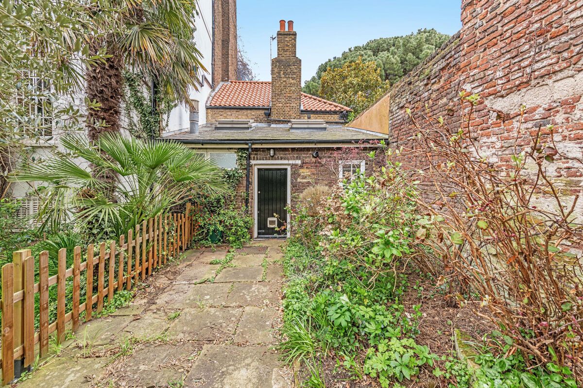 house for sale in The Old Court House, The Green, Richmond, TW9