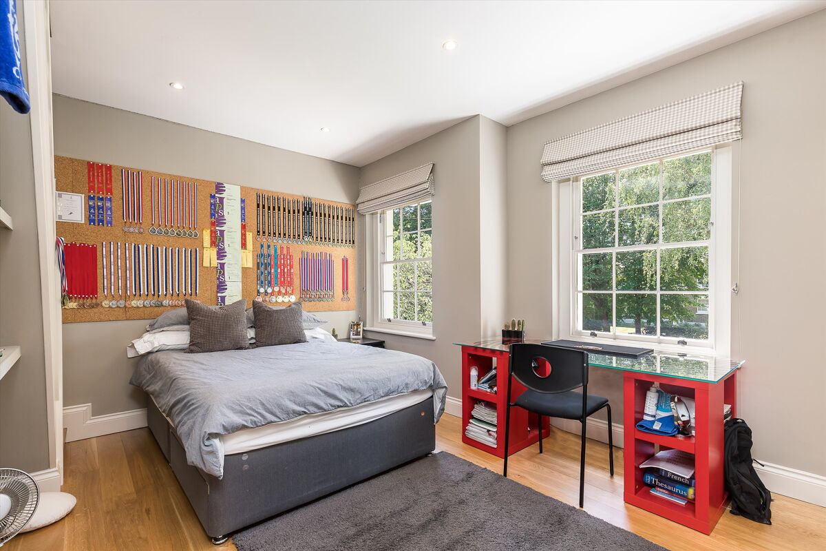 house for sale in Trafalgar Road, Twickenham, Richmond, TW2. RCH012070615 Knight Frank