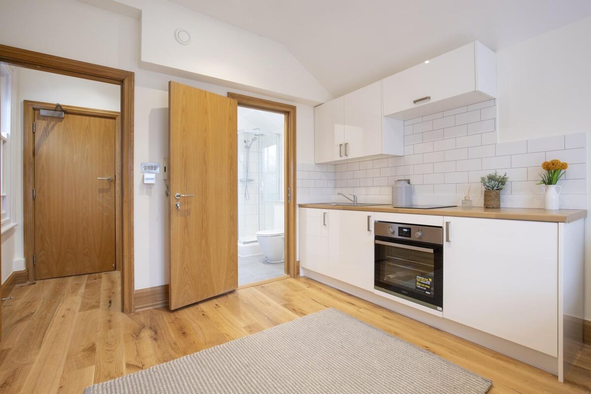 flat for sale in St. Johns Road, Richmond, TW9 RCH012077568 Knight
