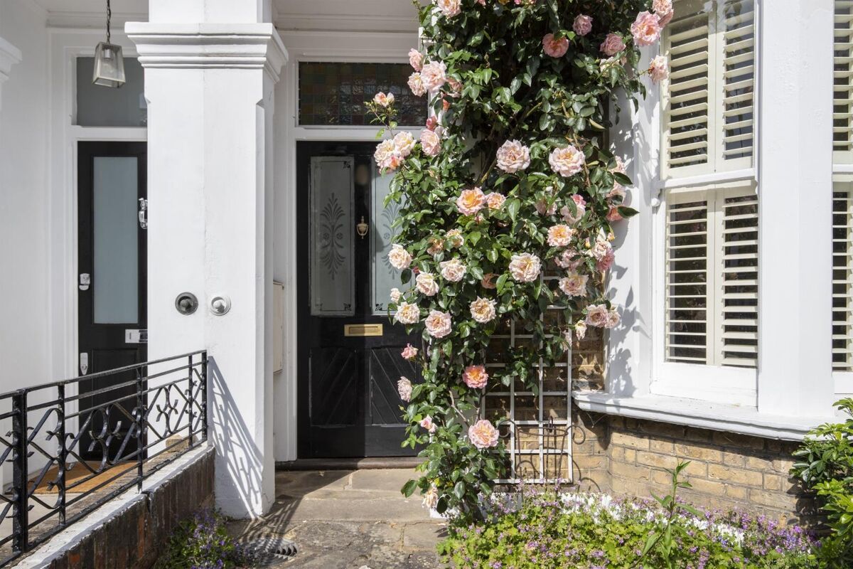 house for sale in Halford Road, Richmond, Surrey, TW10. RCH012086944