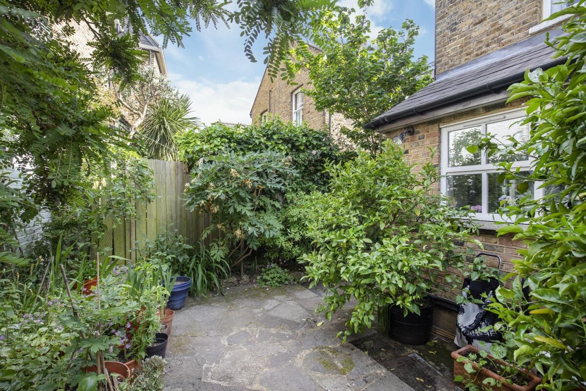 house for sale in Halford Road, Richmond, Surrey, TW10. RCH012086944