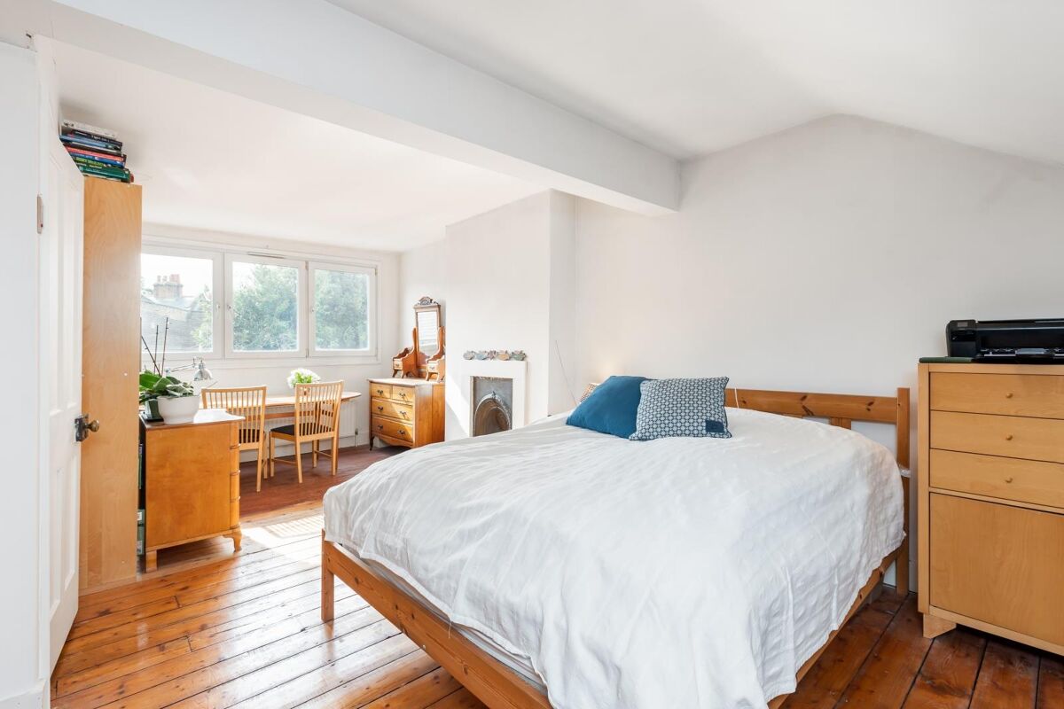 house for sale in Halford Road, Richmond, TW10 RCH012112321 Knight