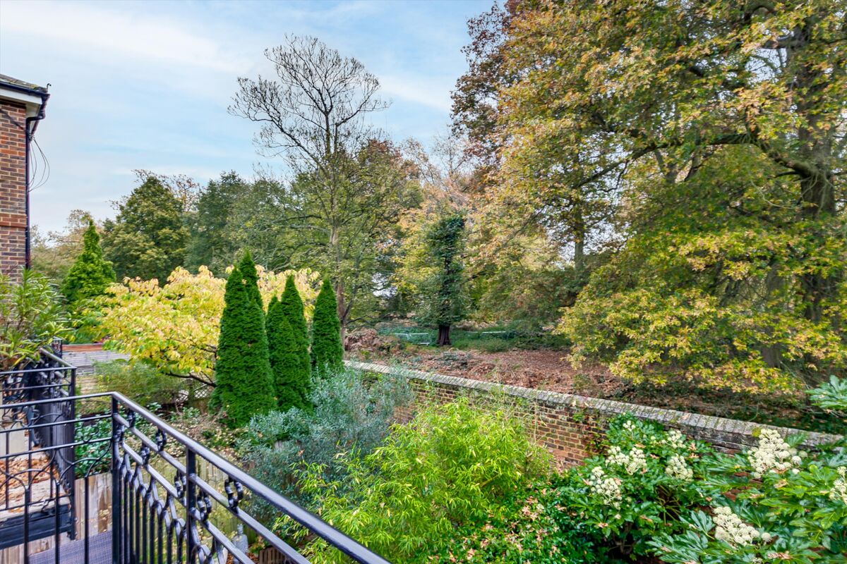 house for sale in King Square, Richmond, TW10 RCH012116196