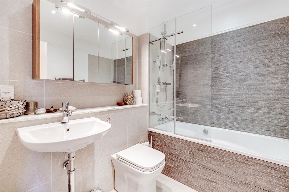 house for sale in King Square, Richmond, TW10 RCH012116196