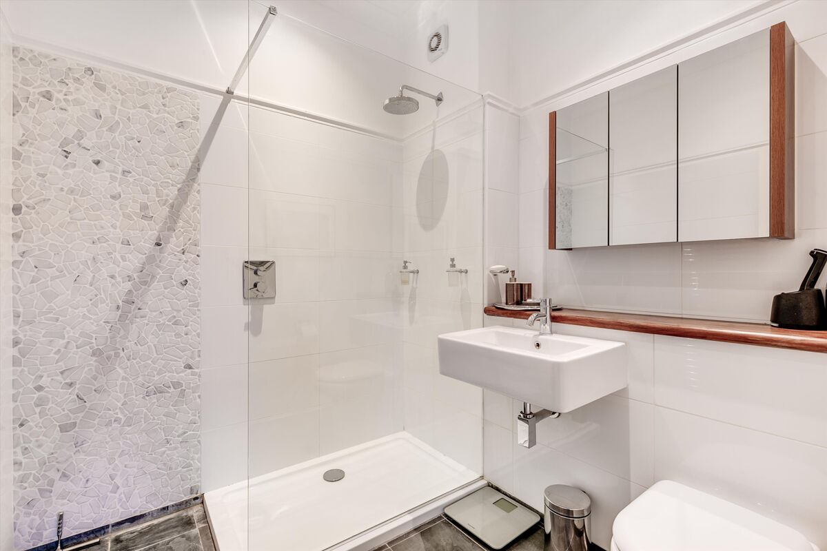 house for sale in King Square, Richmond, TW10 RCH012116196