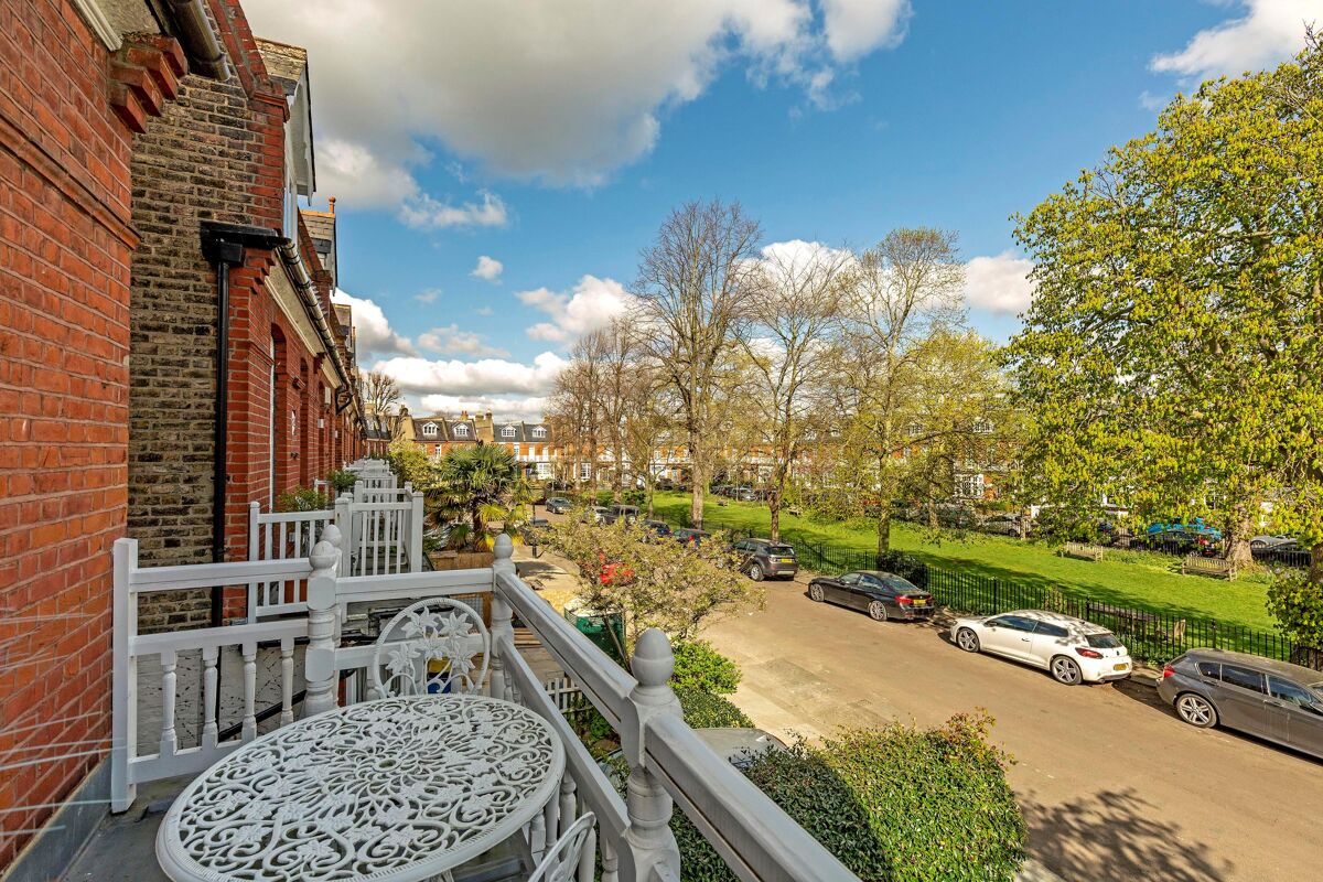 house for sale in Lawn Crescent, Richmond, TW9 RCH012137106 Knight