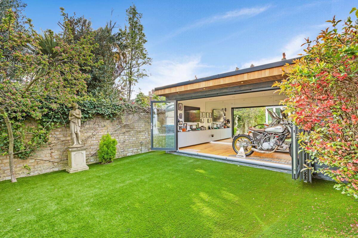 house for sale in Lawn Crescent, Richmond, TW9 RCH012137106 Knight