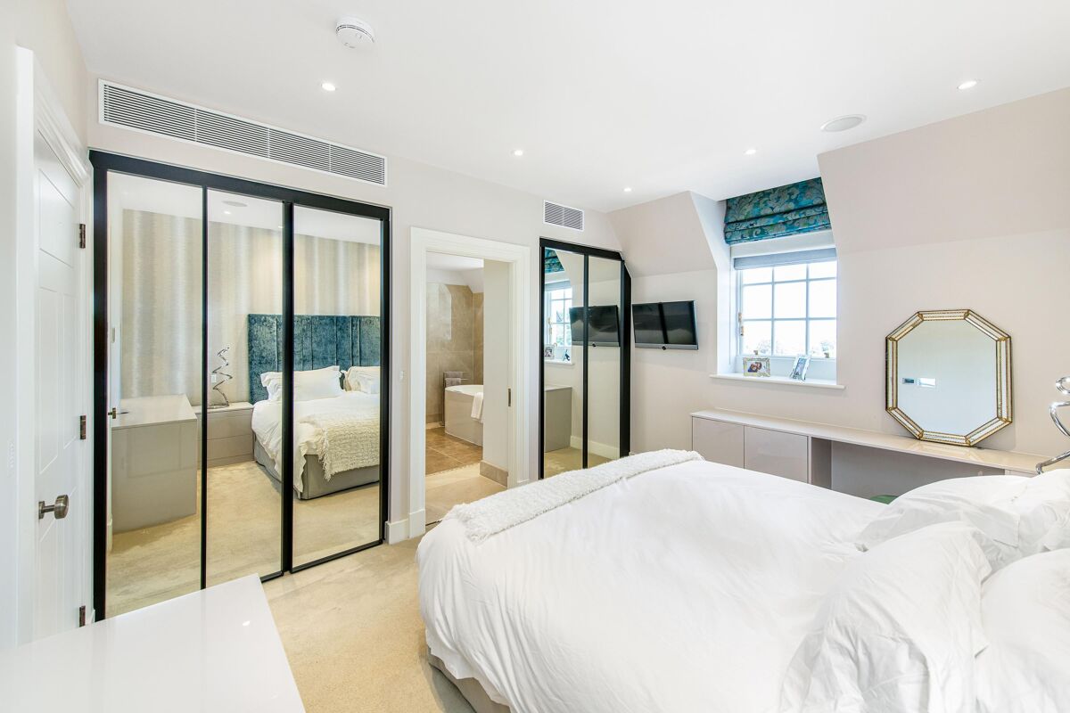 flat for sale in Star & Garter House, Richmond Hill, Richmond, TW10