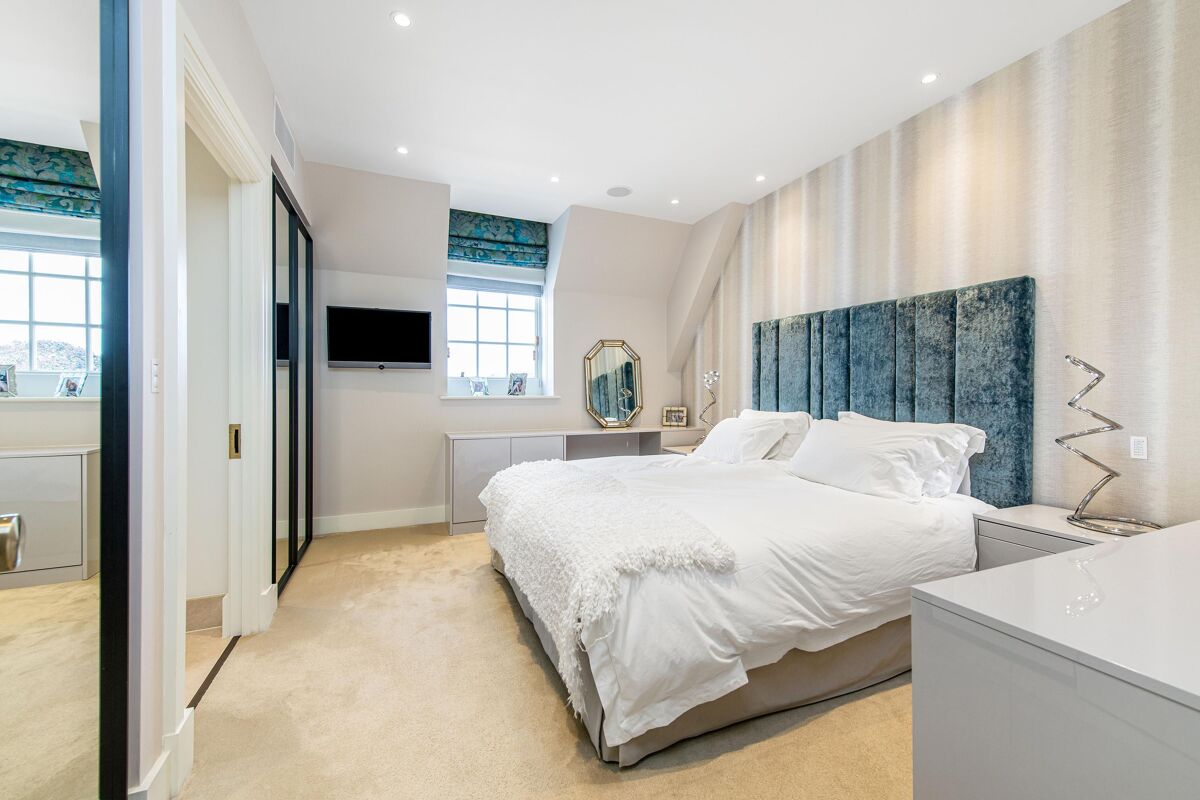 flat for sale in Star & Garter House, Richmond Hill, Richmond, TW10 RCH012152016 Knight Frank