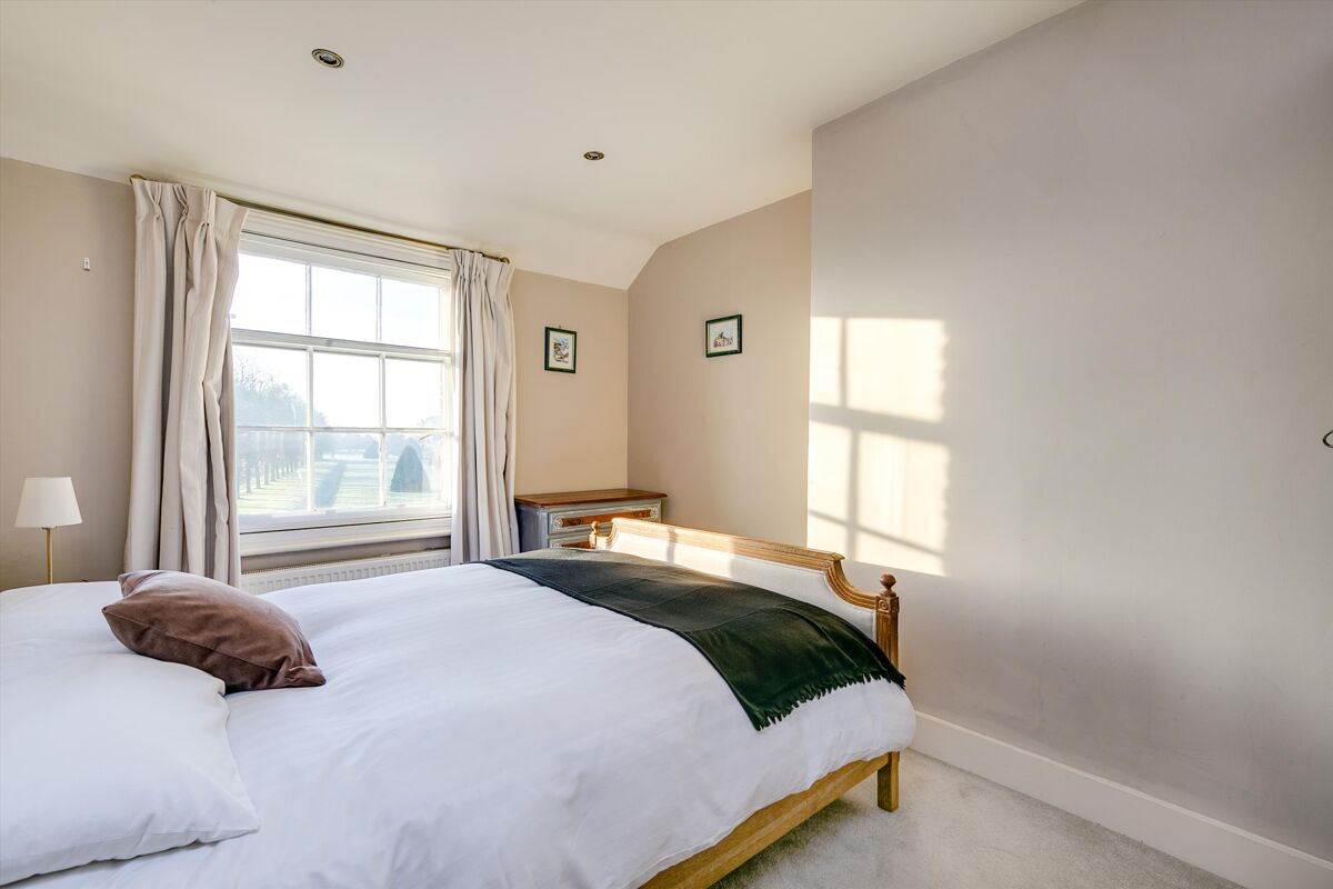 house for sale in Hampton Court Road, East Molesey, Hampton Court