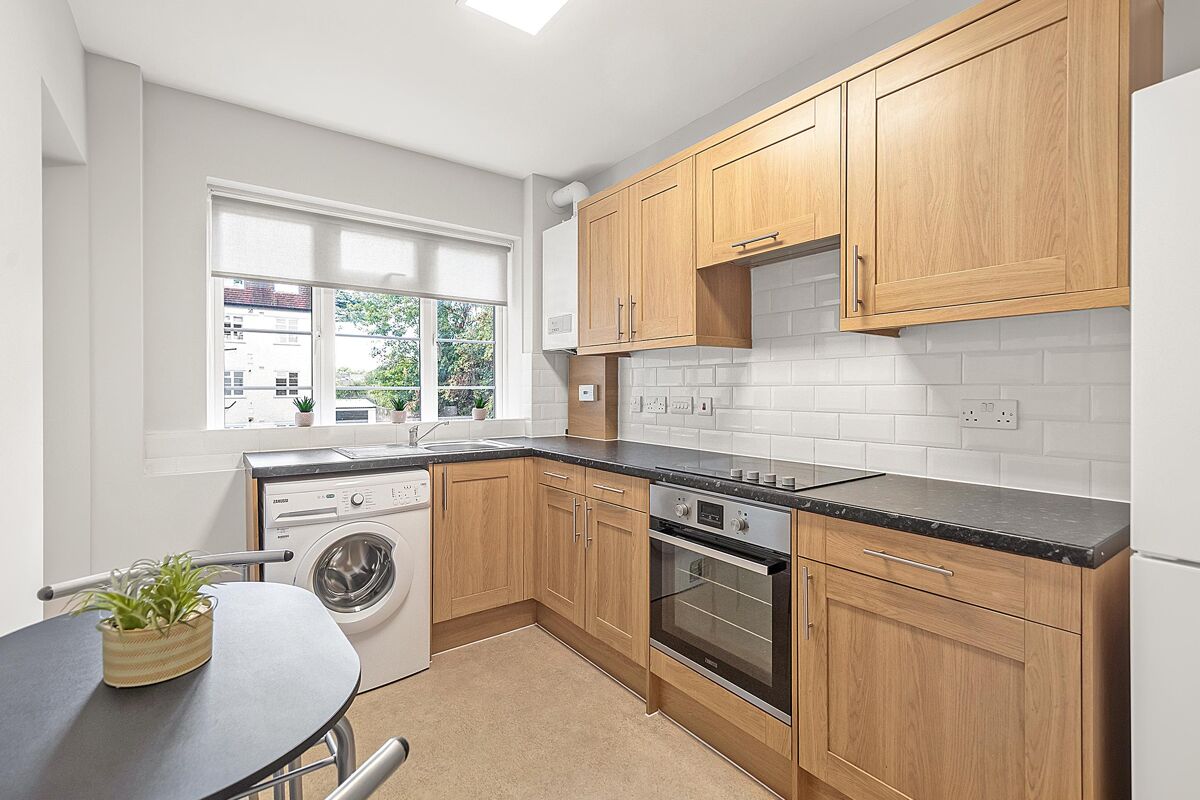 flat for sale in Richmond Road, Twickenham, TW1 RCH012205735 Knight Frank