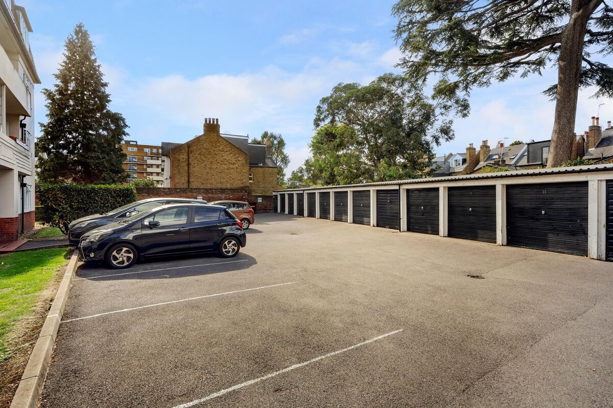 flat for sale in Richmond Road, Twickenham, TW1 RCH012205735 Knight