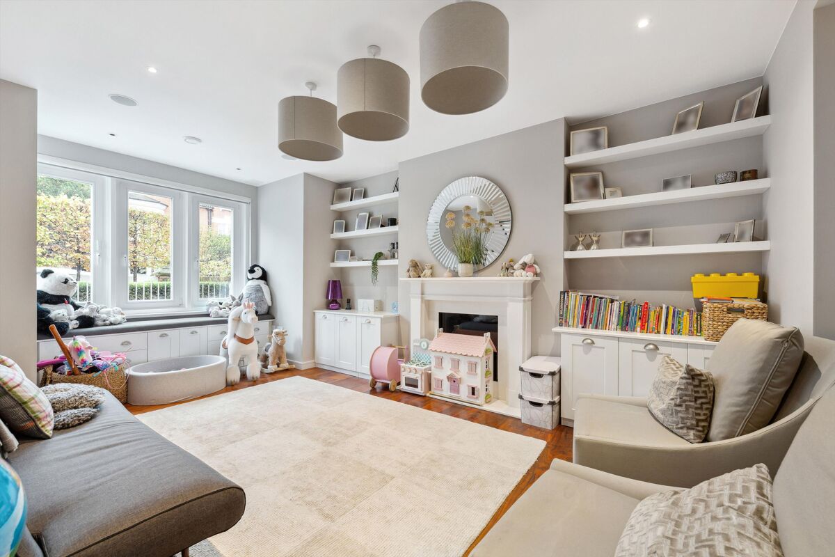 house for sale in Montague Road, Richmond, TW10 RCH012291951 Knight