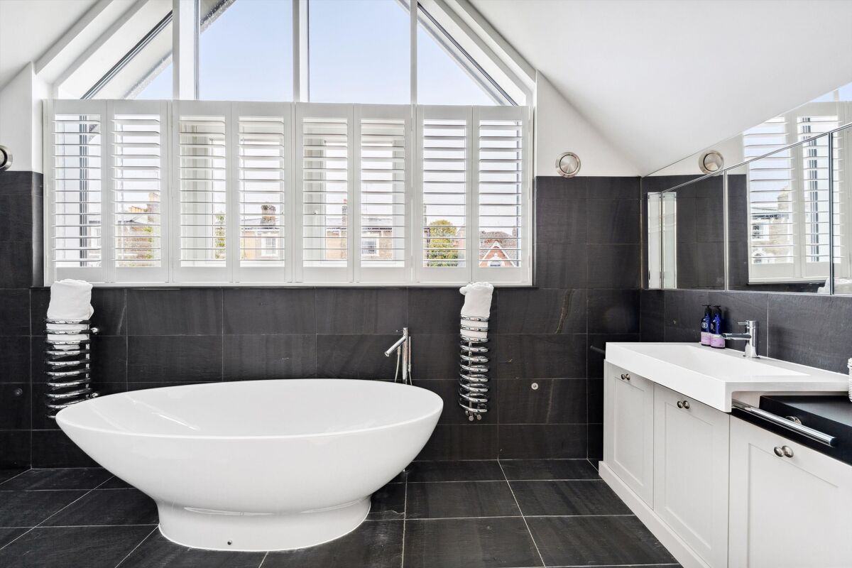 house for sale in Montague Road, Richmond, TW10 RCH012291951 Knight