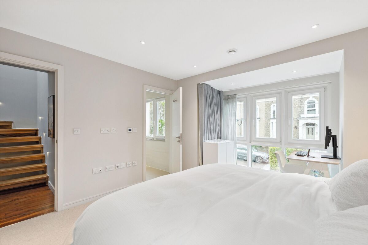 house for sale in Montague Road, Richmond, TW10 RCH012291951 Knight