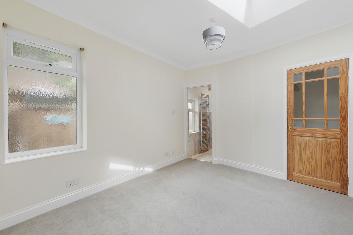 flat for sale in Morley Road, Twickenham, TW1 RCH012381700 Knight Frank