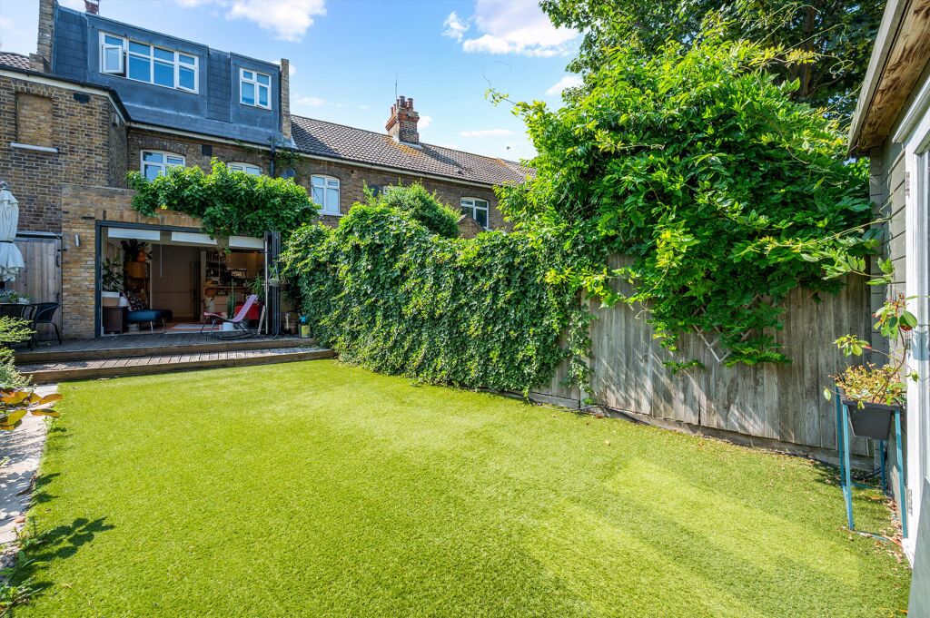 Image of Manor Grove, Richmond, TW9.